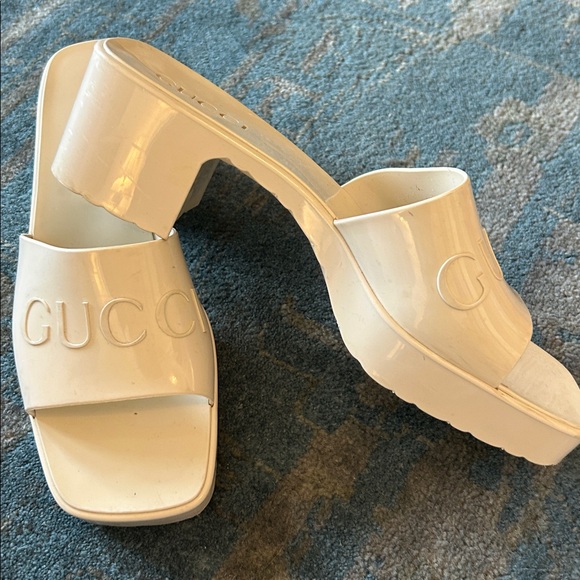 Gucci Women's Cream Mules - Picture 2 of 3